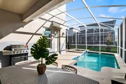 Family home w/ hot tub & pool - Image 5