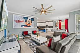 Storey Lake escape w/ pool & game room - Imagen 3