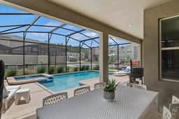 Storey Lake escape w/ pool & game room - Imagen 4