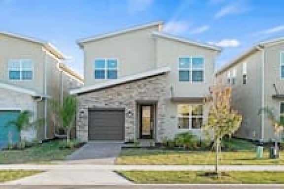 Family home w/ hot tub & pool - Image 1