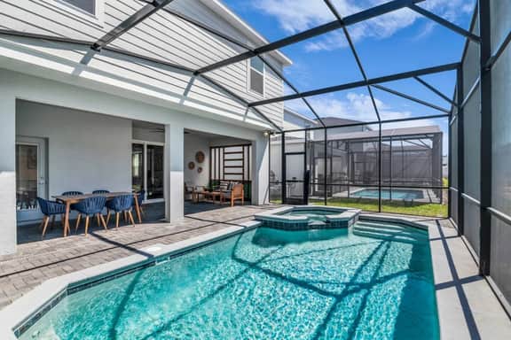 Family retreat w/ pool & arcade room - Image 5